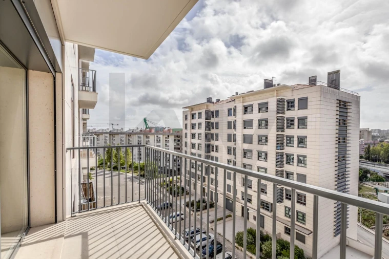 Apartamento T2 para Arrendamento em Lumiar Foto 3