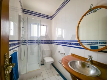 Moradia T5 para Venda em Ponta Delgada (São Pedro)