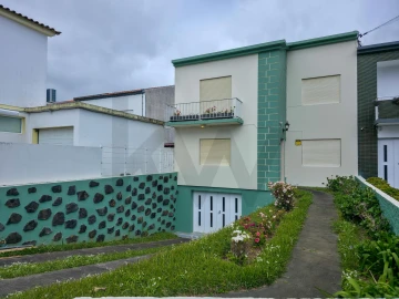 Moradia T5 para Venda em Ponta Delgada (São Pedro)