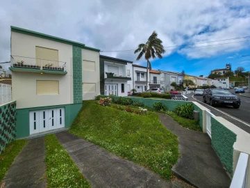 Moradia T5 para Venda em Ponta Delgada (São Pedro)