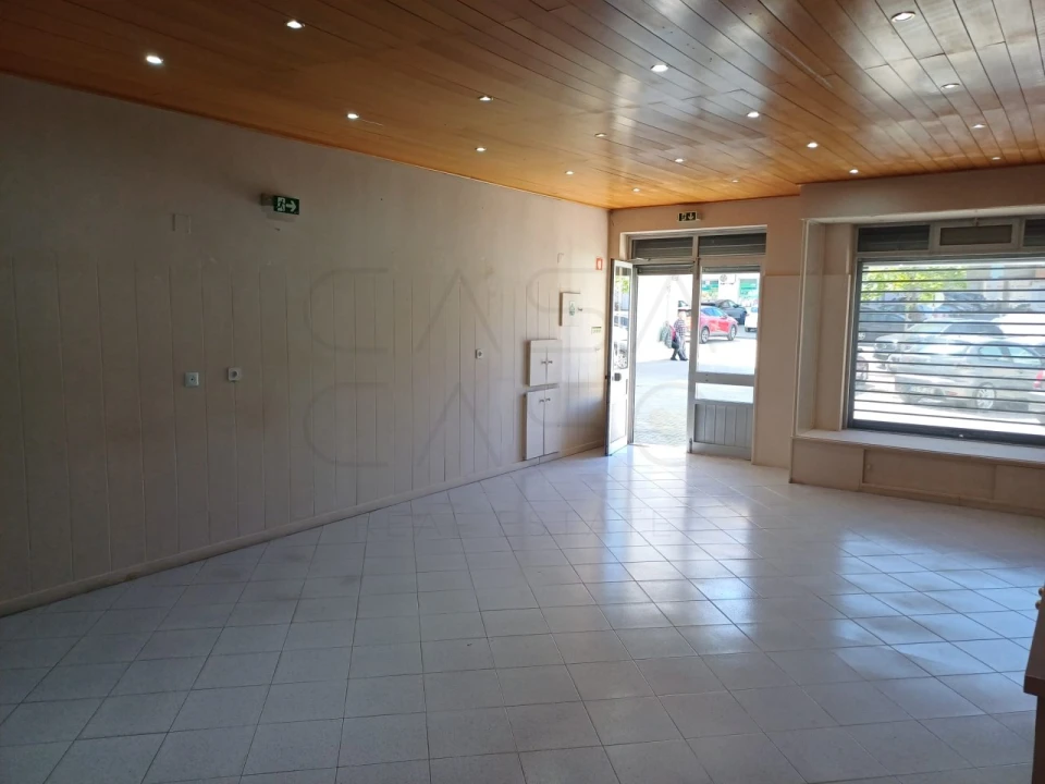 Loja para Arrendamento em Seixal, Arrentela e Aldeia de Paio Pires Foto 5