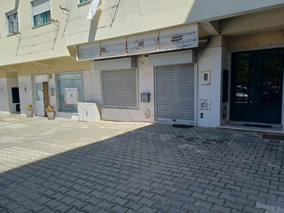 Loja para Arrendamento em Seixal, Arrentela e Aldeia de Paio Pires Foto 1