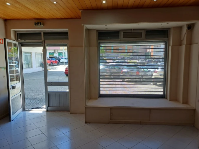 Loja para Arrendamento em Seixal, Arrentela e Aldeia de Paio Pires Foto 6