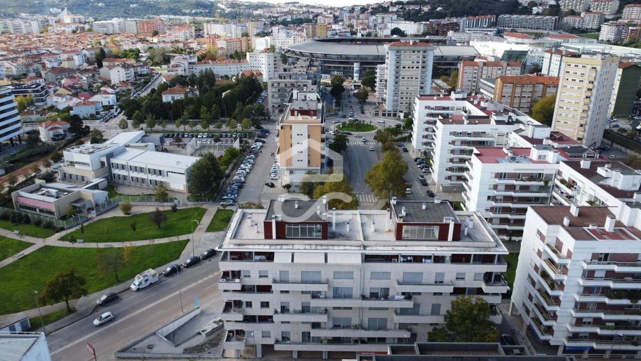 Apartamento T2 para Arrendamento em Santo Antonio dos Olivais Foto 2