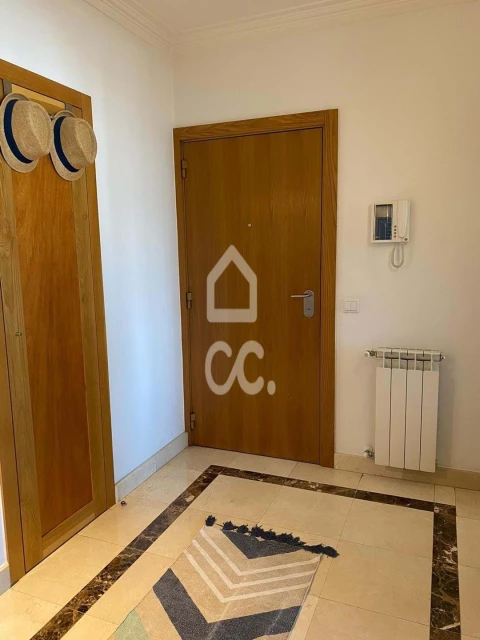 Apartamento T2 para Arrendamento em Santo Antonio dos Olivais
