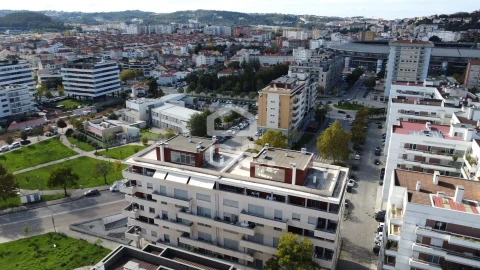 Apartamento T2 para Arrendamento em Santo Antonio dos Olivais