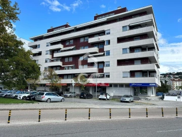 Apartamento T2 para Arrendamento em Santo Antonio dos Olivais