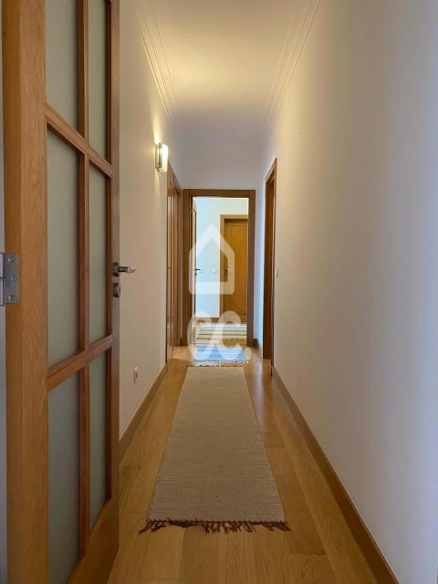 Apartamento T2 para Arrendamento em Santo Antonio dos Olivais