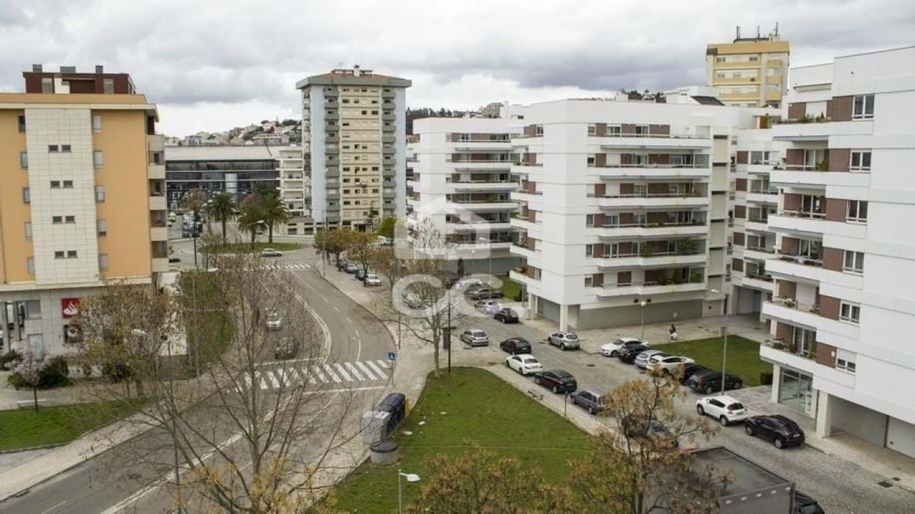 Apartamento T2 para Arrendamento em Santo Antonio dos Olivais Foto 16
