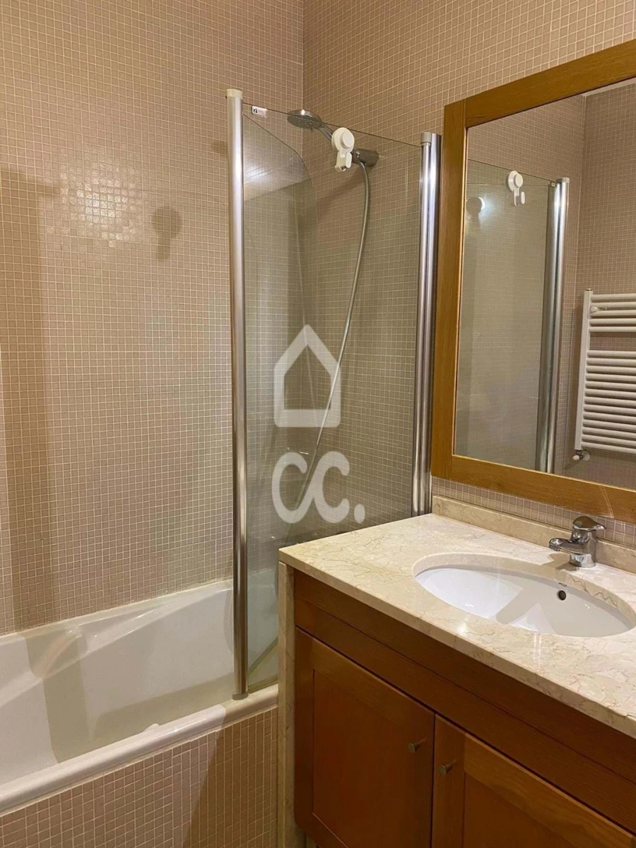 Apartamento T2 para Arrendamento em Santo Antonio dos Olivais Foto 13