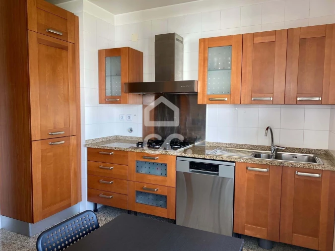 Apartamento T2 para Arrendamento em Santo Antonio dos Olivais Foto 5