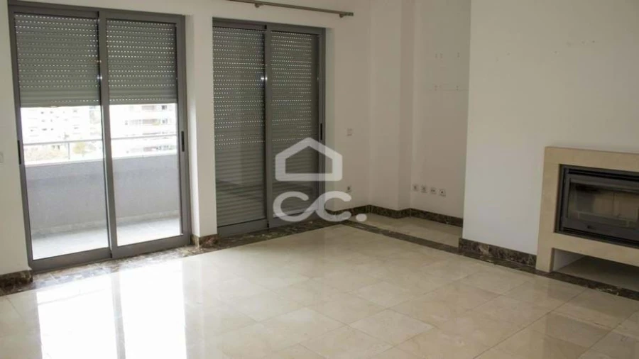 Apartamento T2 para Arrendamento em Santo Antonio dos Olivais Foto 8