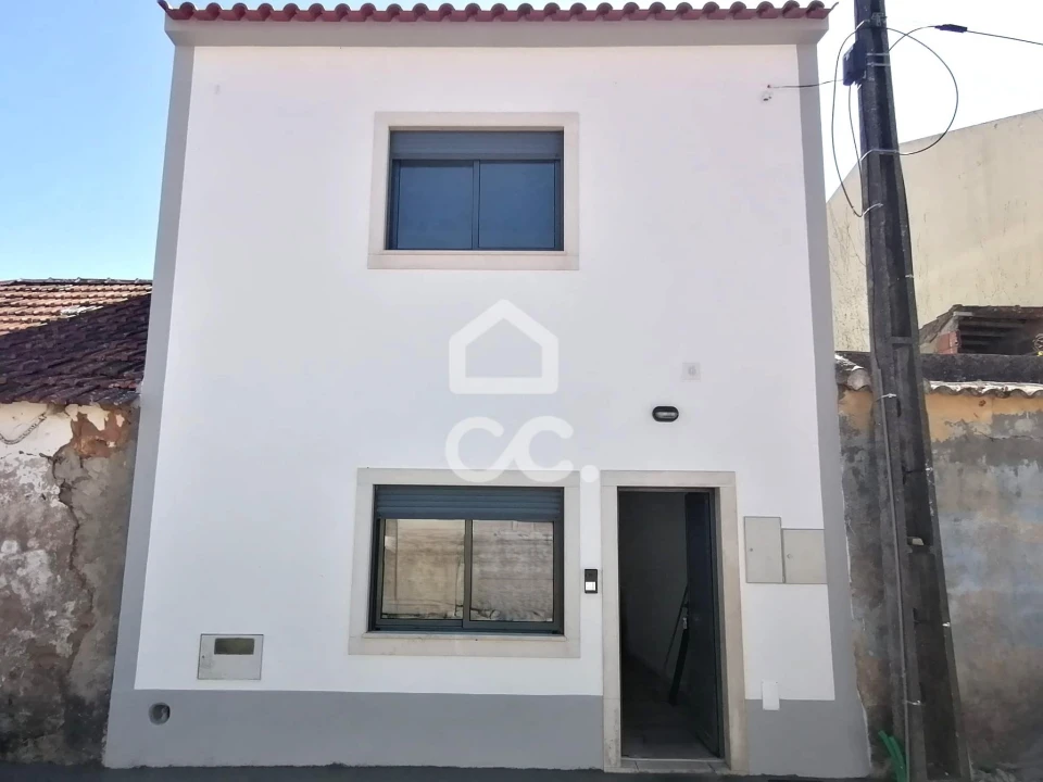 Moradia T2 para Venda em Bombarral e Vale Covo Foto 1