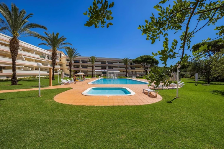 Apartamento T3 para Venda em Quarteira Foto 5