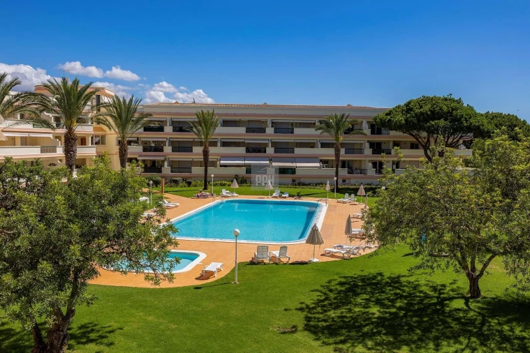 Apartamento T3 para Venda em Quarteira Foto 4