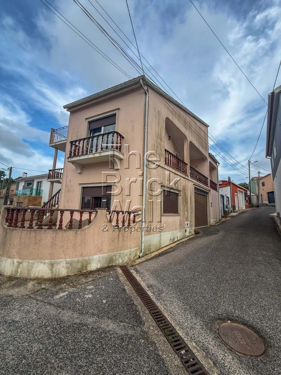 Moradia T4 para Venda em Arranho Foto 15
