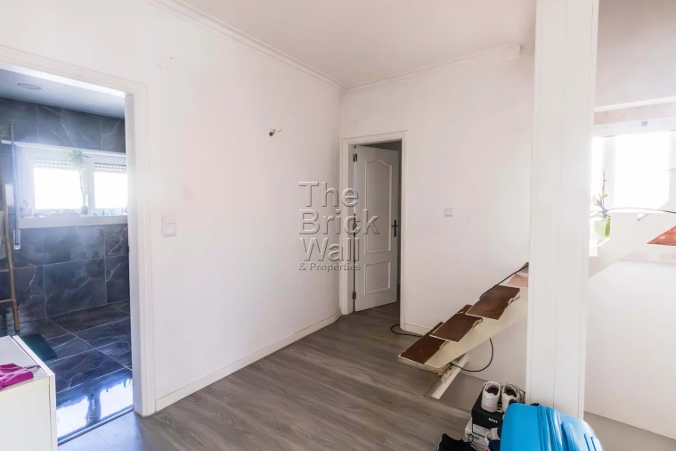 Moradia T4 para Venda em Arranho Foto 11