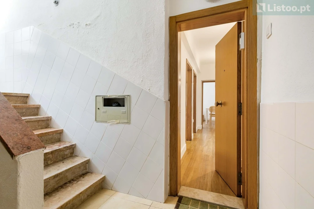 Apartamento T2 para Venda em Algés, Linda-A-Velha e Cruz Quebrada-Dafundo Foto 3