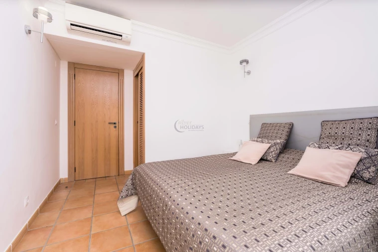Apartamento T2 para Venda em Quarteira Foto 13