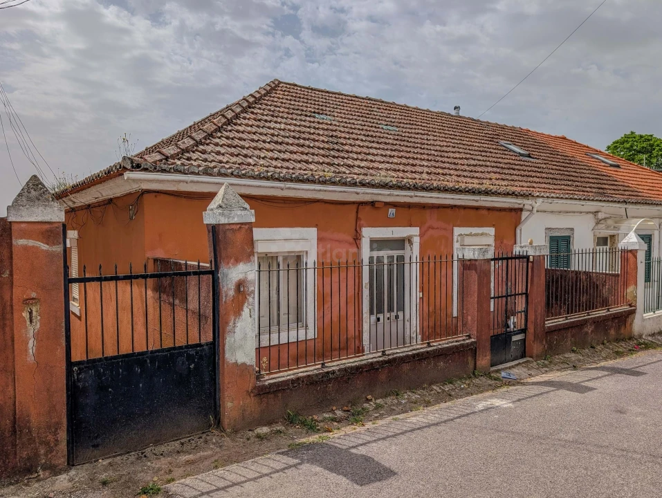 Moradia T4 para Venda em Ramada e Caneças Foto 1