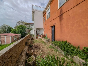 Moradia T4 para Venda em Ramada e Caneças