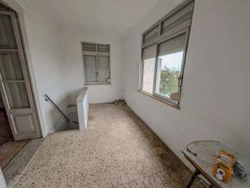 Moradia T4 para Venda em Ramada e Caneças