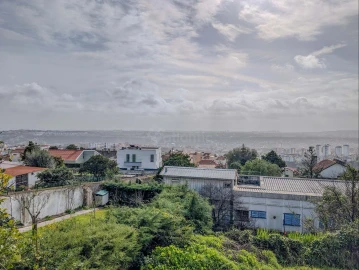 Moradia T4 para Venda em Ramada e Caneças
