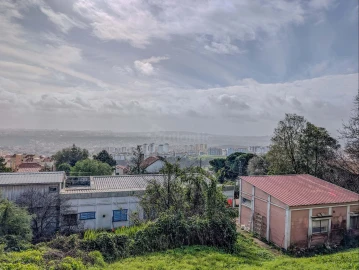 Moradia T4 para Venda em Ramada e Caneças