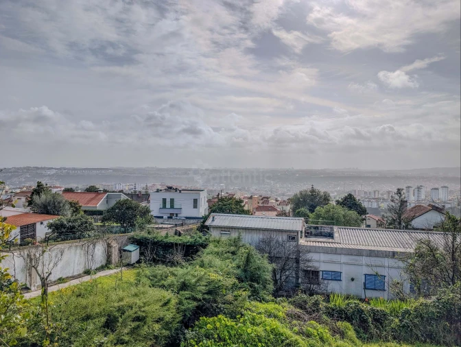Moradia T4 para Venda em Ramada e Caneças Foto 3
