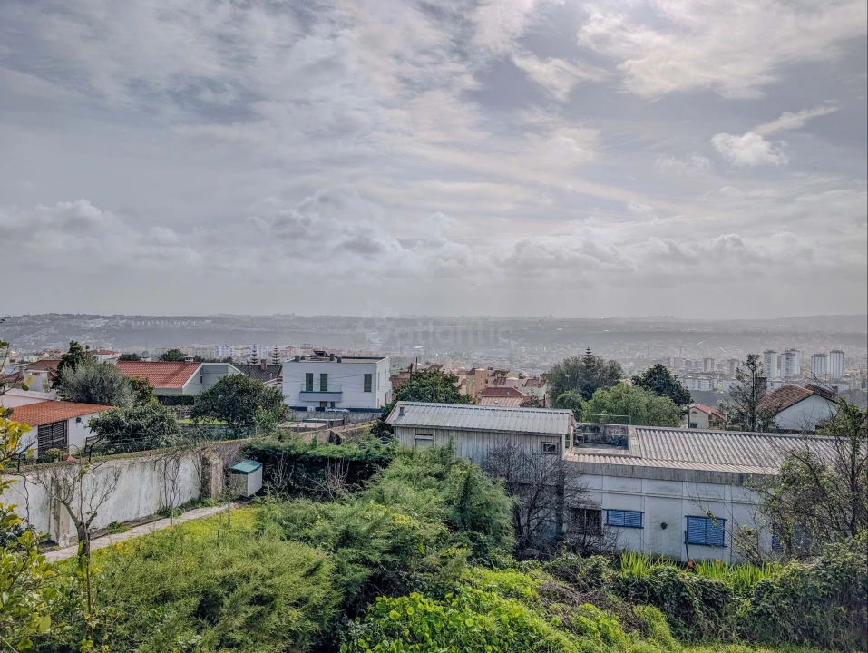 Moradia T4 para Venda em Ramada e Caneças Foto 3