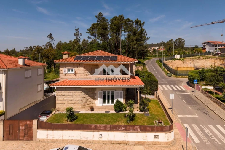 Moradia T4 para Venda em Alpendorada, Várzea e Torrão Foto 4