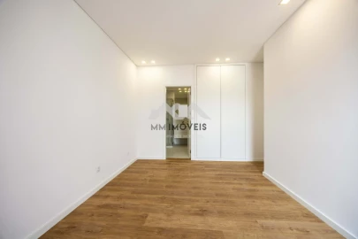 Apartamento T4 para Venda em Cedofeita, Santo Ildefonso, Sé, Miragaia, São Nicolau e Vitória