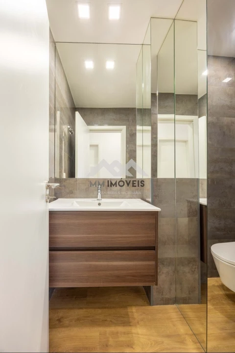 Apartamento T4 para Venda em Cedofeita, Santo Ildefonso, Sé, Miragaia, São Nicolau e Vitória