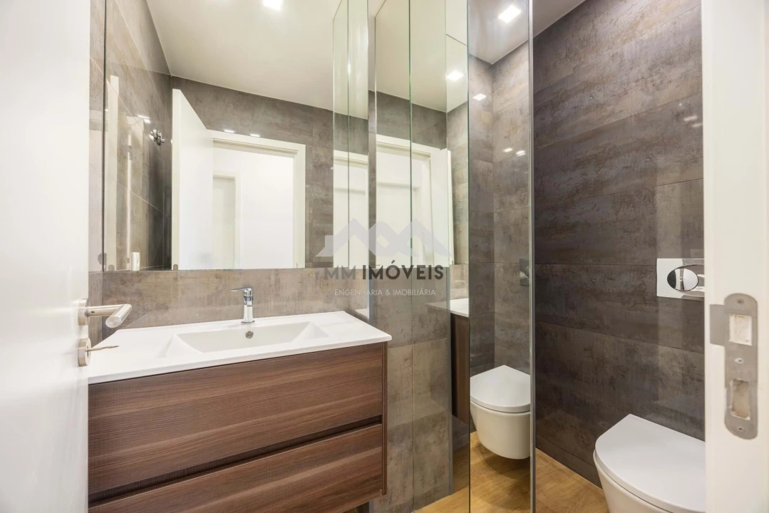 Apartamento T4 para Venda em Cedofeita, Santo Ildefonso, Sé, Miragaia, São Nicolau e Vitória Foto 5