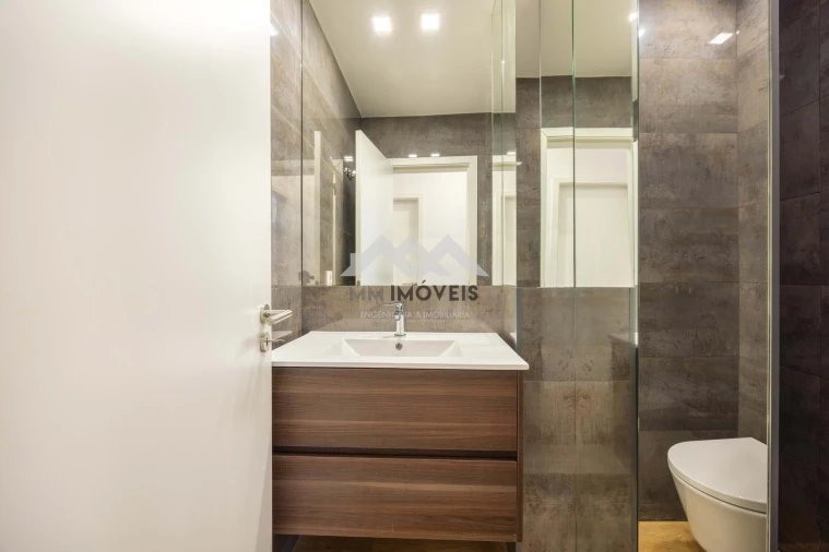 Apartamento T4 para Venda em Cedofeita, Santo Ildefonso, Sé, Miragaia, São Nicolau e Vitória Foto 22