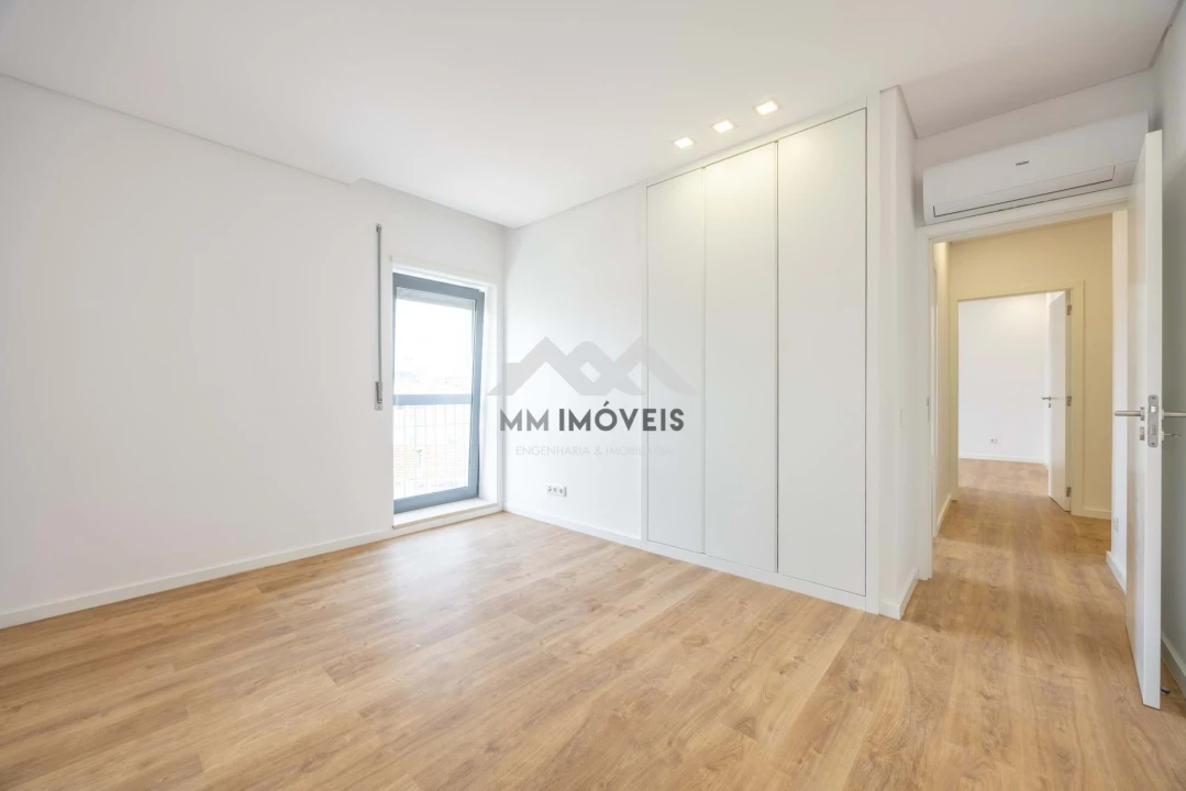 Apartamento T4 para Venda em Cedofeita, Santo Ildefonso, Sé, Miragaia, São Nicolau e Vitória Foto 4