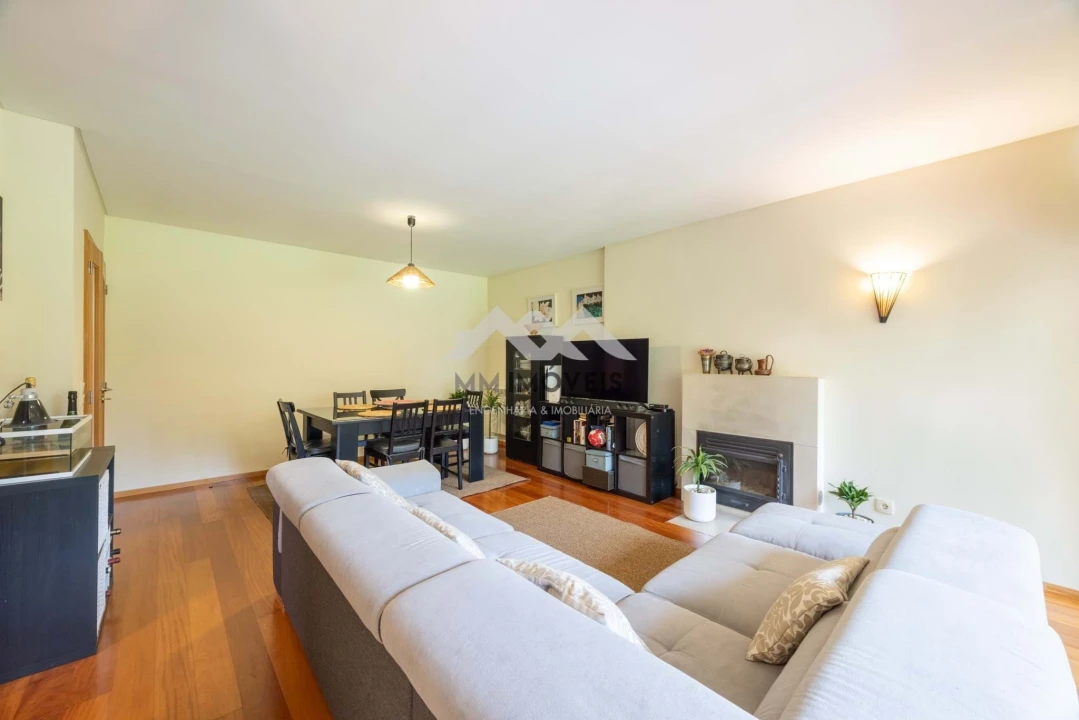 Apartamento T2 para Venda em Milheiros Foto 13
