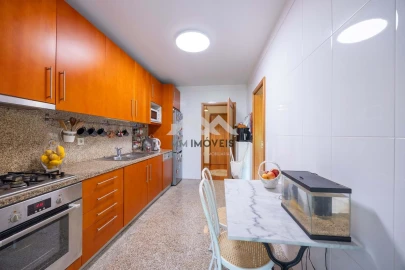 Apartamento T2 para Venda em Milheiros