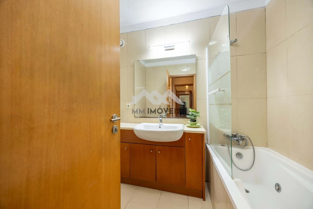 Apartamento T2 para Venda em Milheiros Foto 29