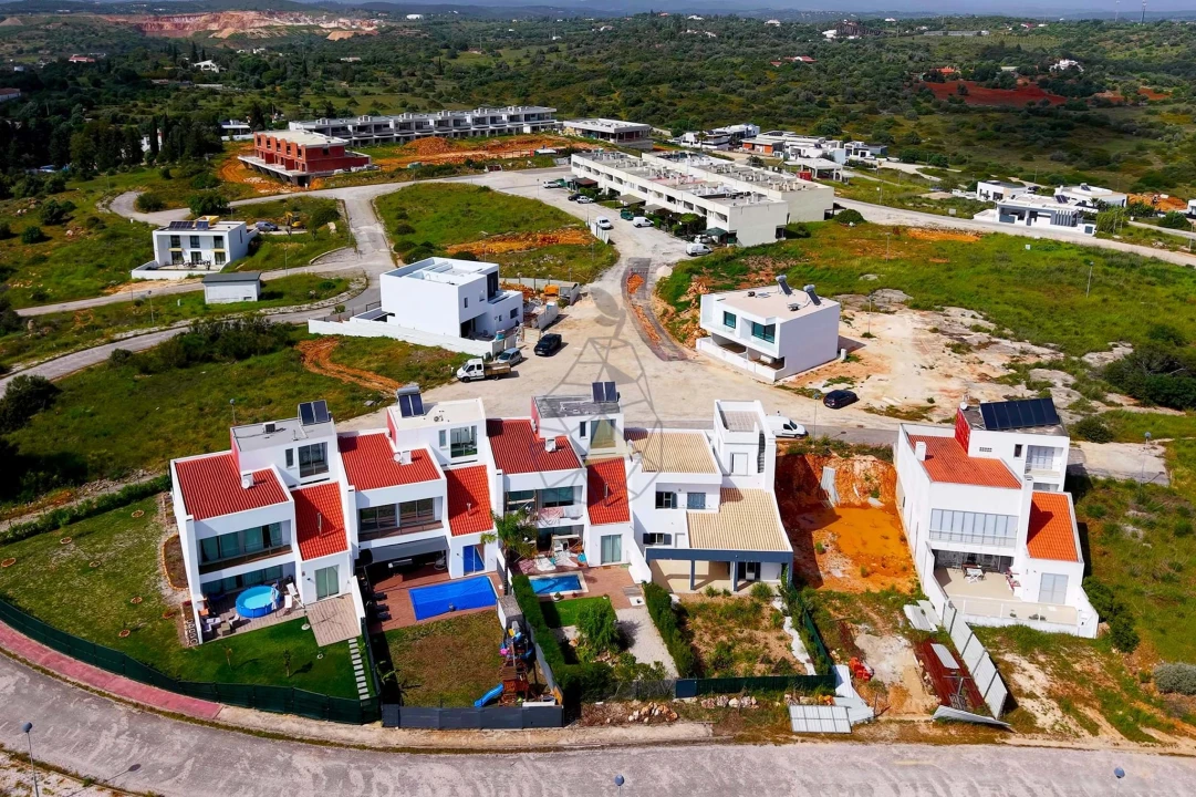 Moradia T4 para Venda em Mexilhoeira Grande Foto 60