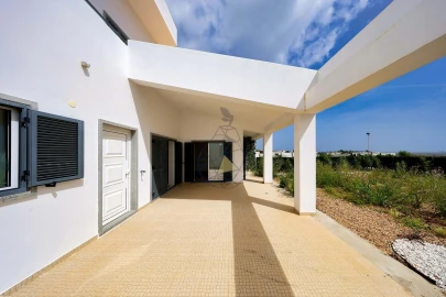 Moradia T4 para Venda em Mexilhoeira Grande