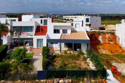 Moradia T4 para Venda em Mexilhoeira Grande