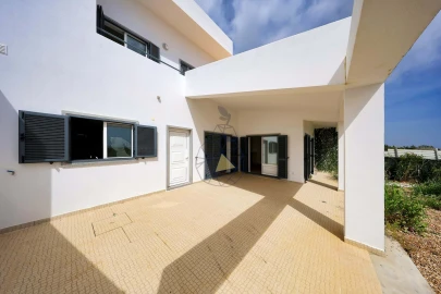 Moradia T4 para Venda em Mexilhoeira Grande