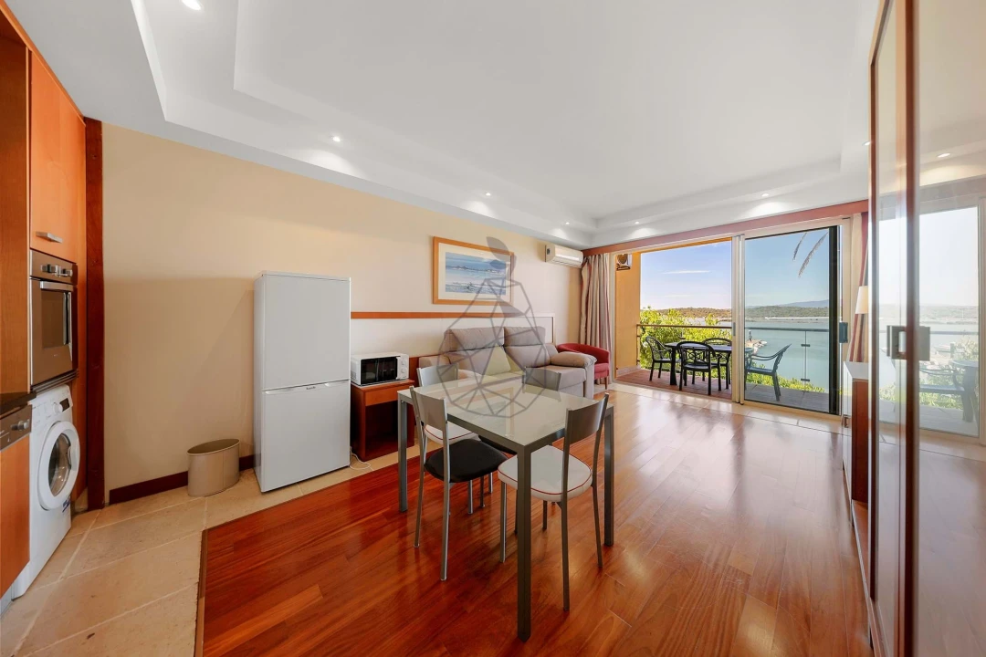 Apartamento T1 para Venda em Estômbar e Parchal Foto 1