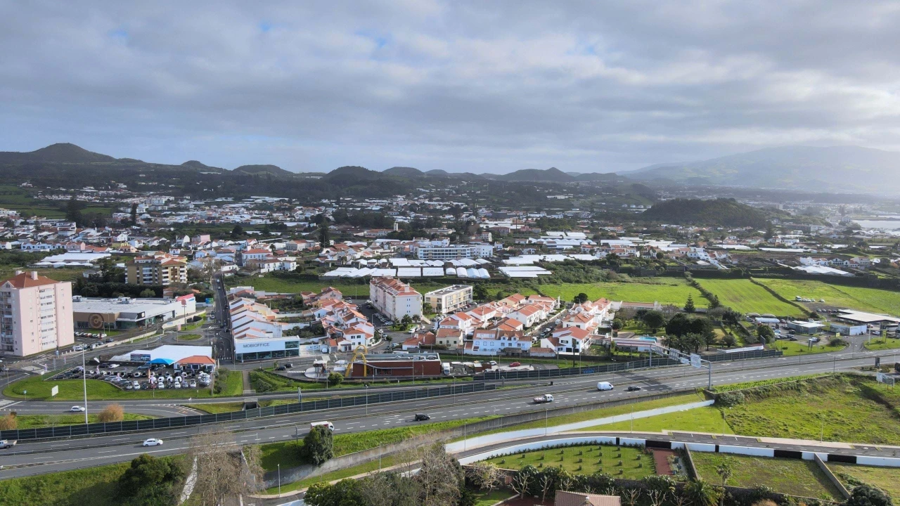 Terreno para Venda em Fajã de Baixo Foto 11