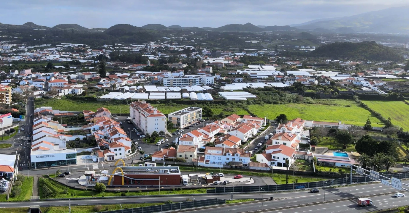 Terreno para Venda em Fajã de Baixo Foto 12