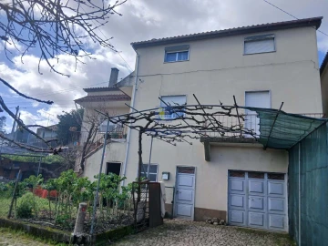 Moradia T4 para Venda em Cambas