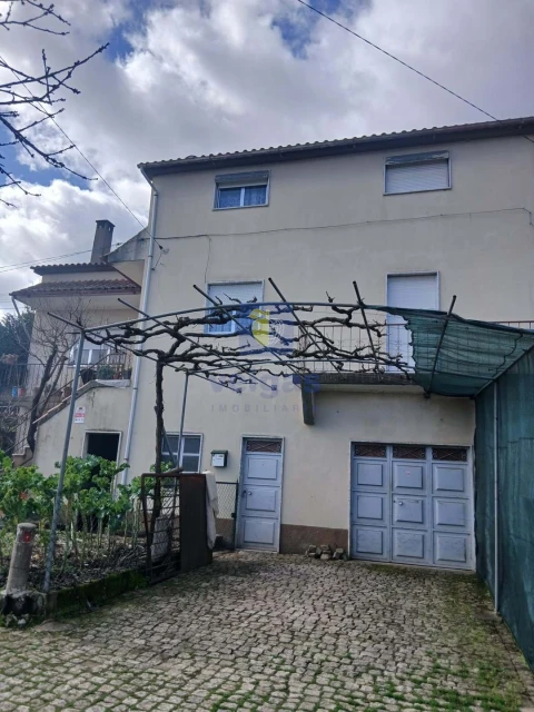Moradia T4 para Venda em Cambas