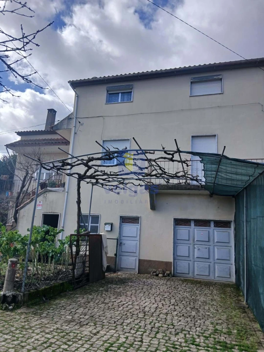 Moradia T4 para Venda em Cambas Foto 4