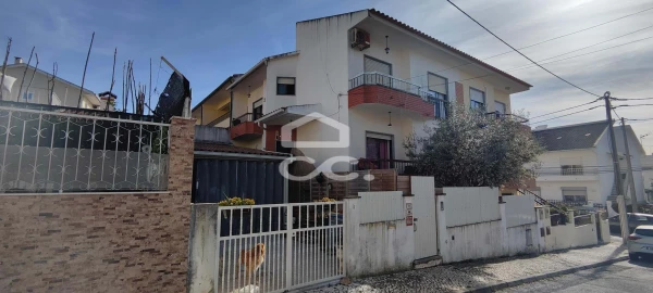 Moradia T3 para Venda em Corroios